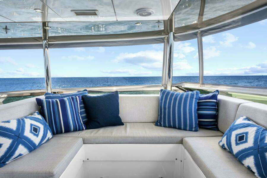 SURPLUS LINES 91ft Hatteras Yacht For Sale