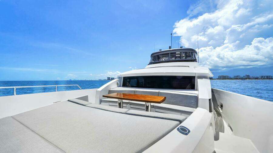 SURPLUS LINES 91ft Hatteras Yacht For Sale