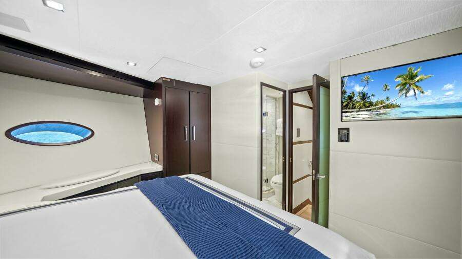 SURPLUS LINES 91ft Hatteras Yacht For Sale