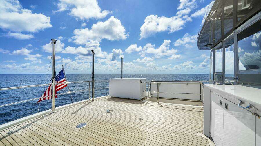 SURPLUS LINES 91ft Hatteras Yacht For Sale