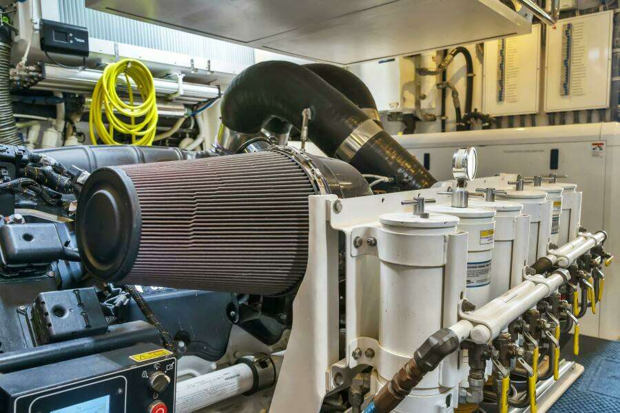 SURPLUS LINES 91ft Hatteras Yacht For Sale