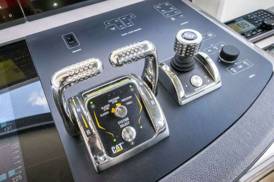 SURPLUS LINES 91ft Hatteras Yacht For Sale