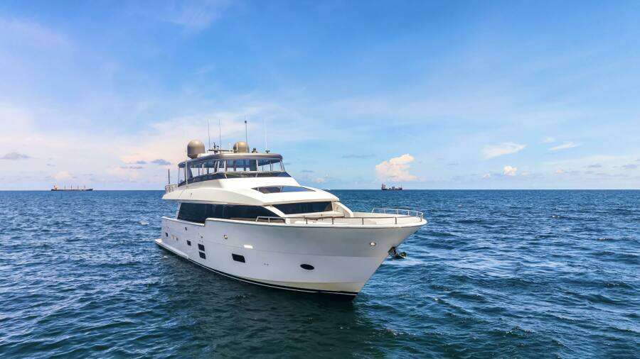 SURPLUS LINES 91ft Hatteras Yacht For Sale