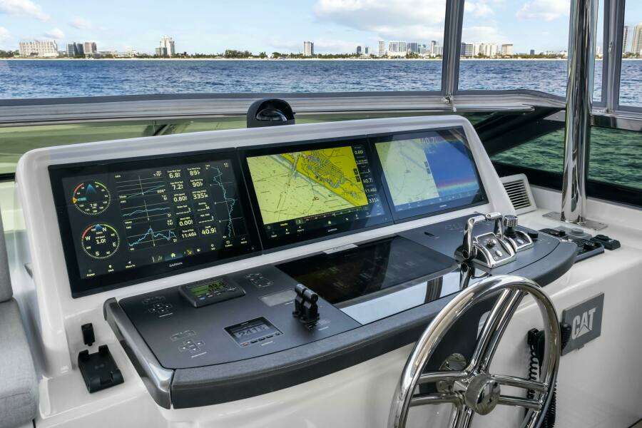 SURPLUS LINES 91ft Hatteras Yacht For Sale