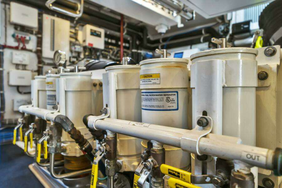 SURPLUS LINES 91ft Hatteras Yacht For Sale