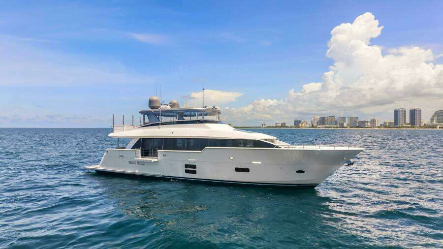 SURPLUS LINES 91ft Hatteras Yacht For Sale