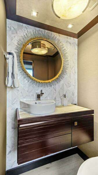 SURPLUS LINES 91ft Hatteras Yacht For Sale