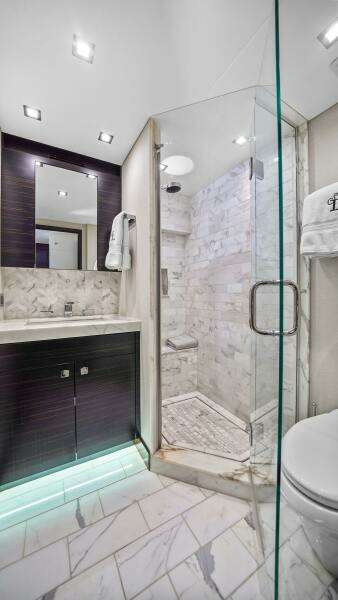 SURPLUS LINES 91ft Hatteras Yacht For Sale