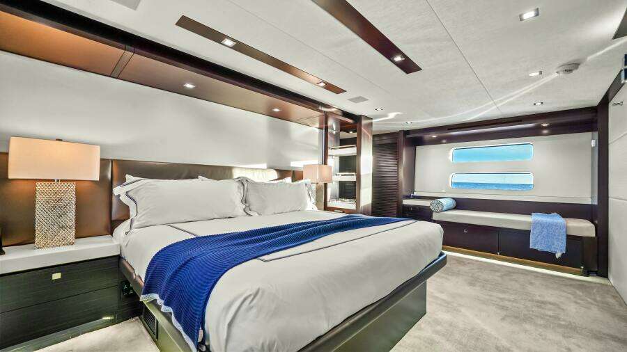 SURPLUS LINES 91ft Hatteras Yacht For Sale