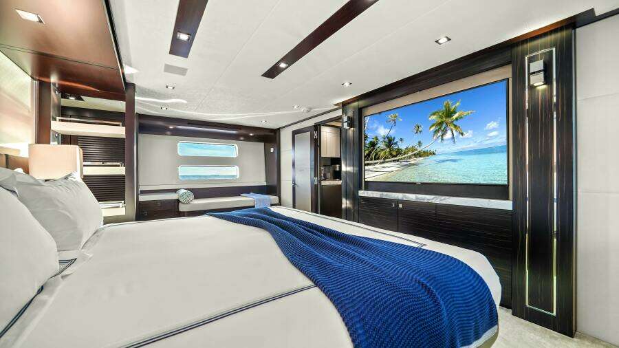 SURPLUS LINES 91ft Hatteras Yacht For Sale