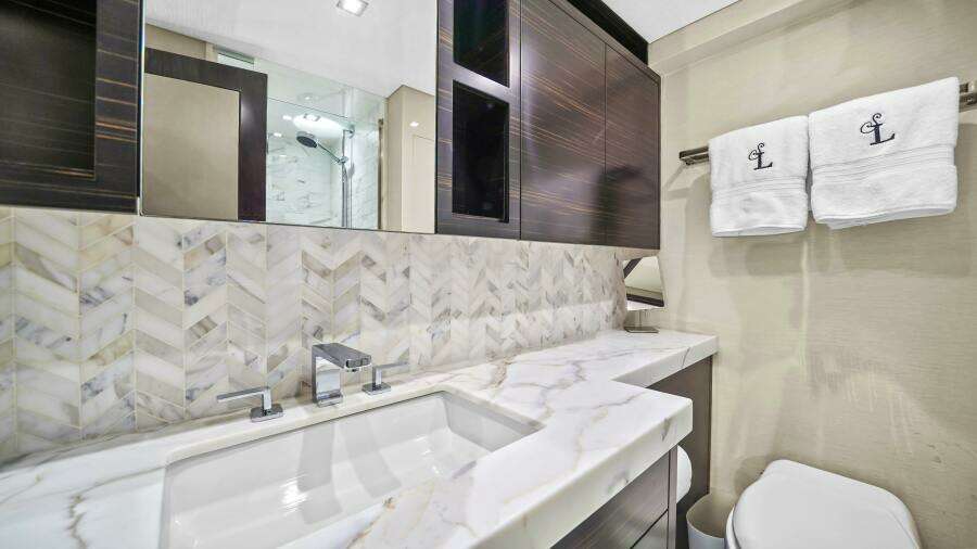 SURPLUS LINES 91ft Hatteras Yacht For Sale