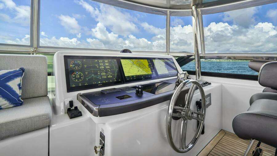 SURPLUS LINES 91ft Hatteras Yacht For Sale