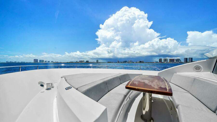 SURPLUS LINES 91ft Hatteras Yacht For Sale