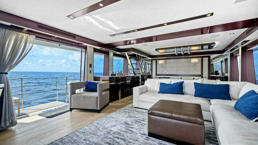 SURPLUS LINES 91ft Hatteras Yacht For Sale