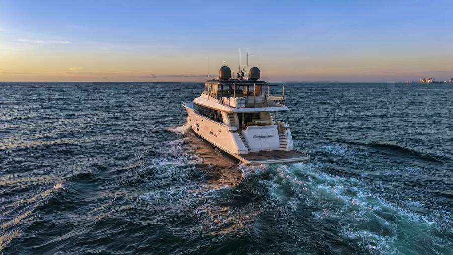 SURPLUS LINES 91ft Hatteras Yacht For Sale