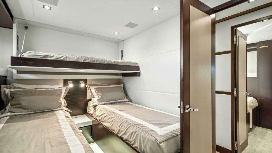 SURPLUS LINES 91ft Hatteras Yacht For Sale