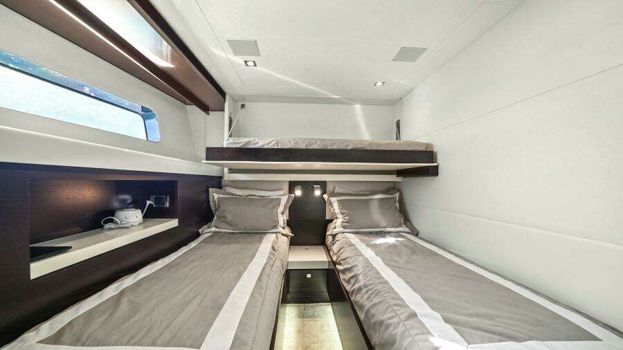 SURPLUS LINES 91ft Hatteras Yacht For Sale