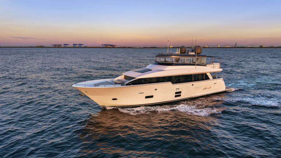 SURPLUS LINES 91ft Hatteras Yacht For Sale