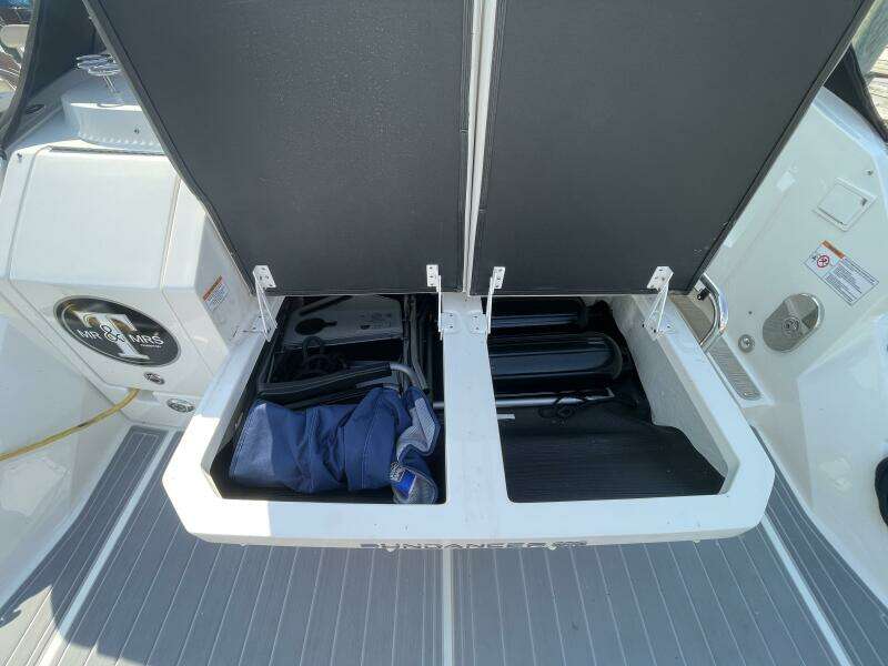 32ft Sea Ray Yacht For Sale