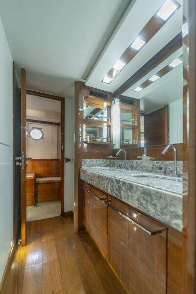 Thinks It s His Too 75ft Azimut Yacht For Sale