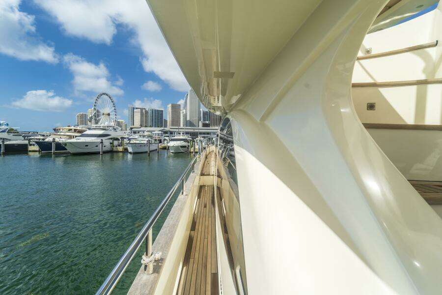 Thinks It s His Too 75ft Azimut Yacht For Sale