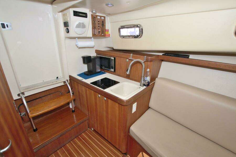 UL LA LA 30ft Mainship Yacht For Sale