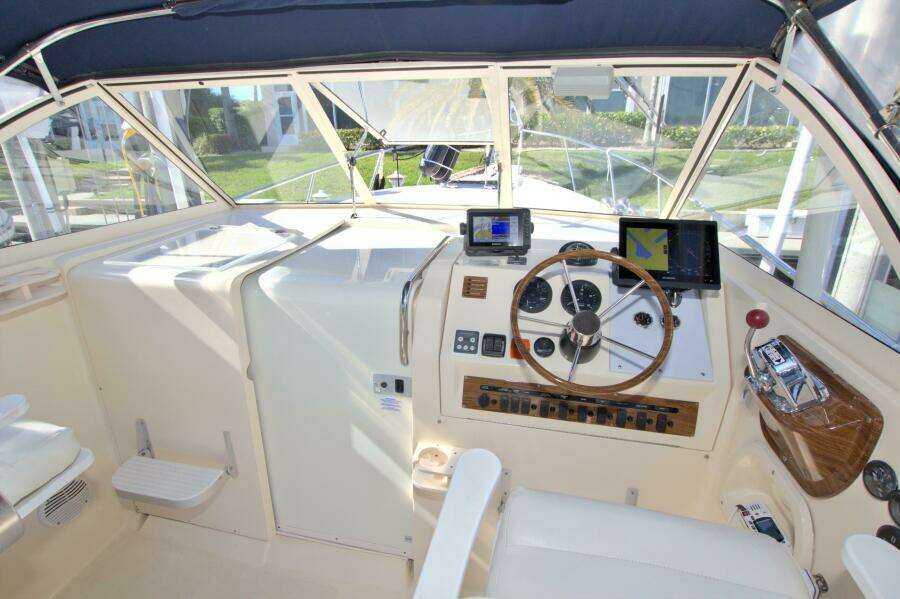UL LA LA 30ft Mainship Yacht For Sale