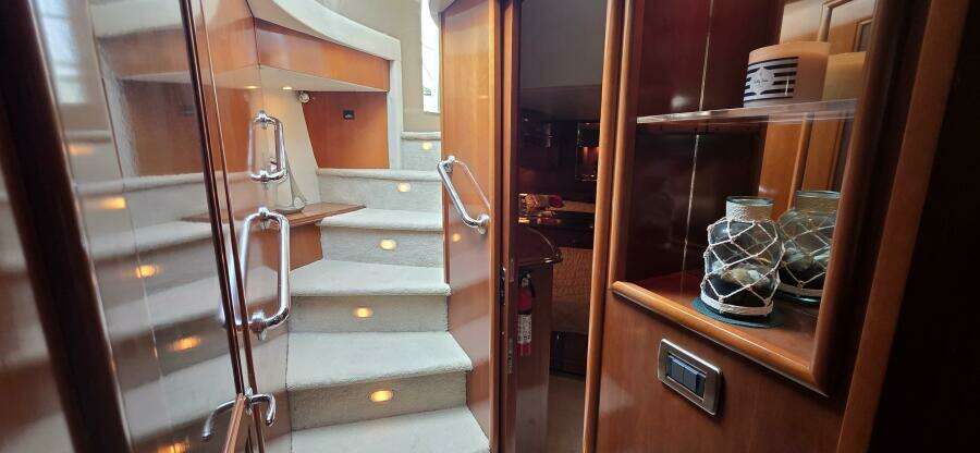 56ft Carver Yacht For Sale