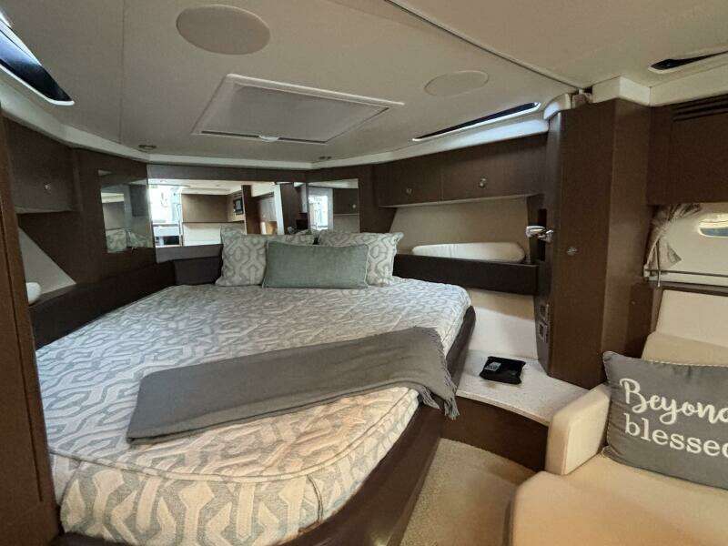 CALEDONIA II 35ft Sea Ray Yacht For Sale