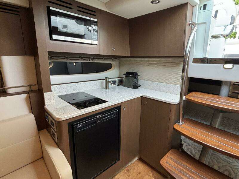 CALEDONIA II 35ft Sea Ray Yacht For Sale
