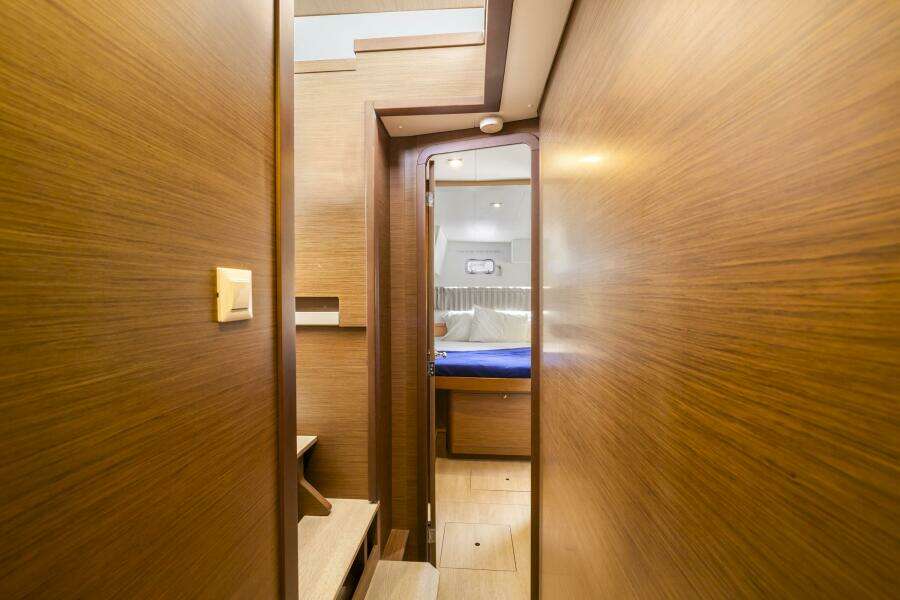 Benedetto 42ft Lagoon Yacht For Sale