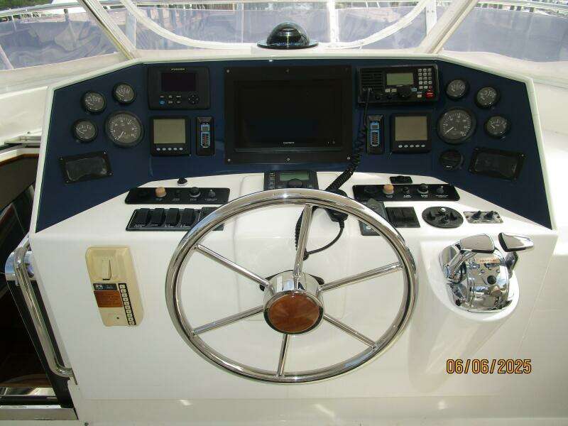 54' Pama flybridge helm2