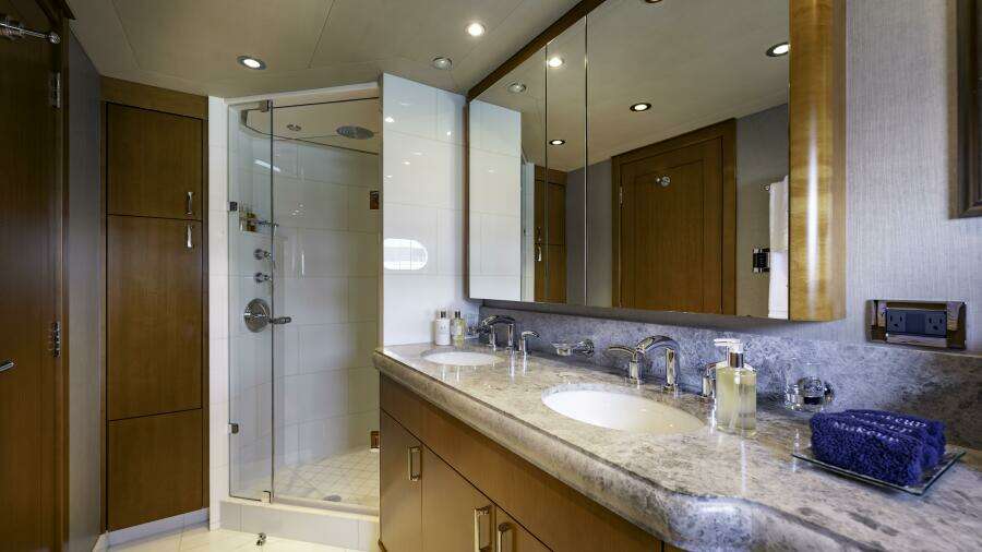2014-Westport-40M-Yacht-For-Sale-Bahamas.jpg