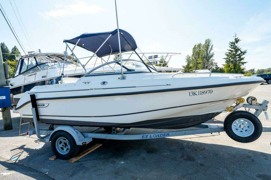 18ft Boston Whaler Yacht For Sale