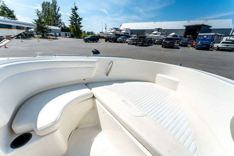 18ft Boston Whaler Yacht For Sale