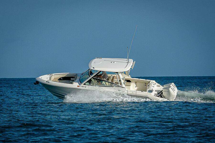 28ft Boston Whaler Yacht For Sale