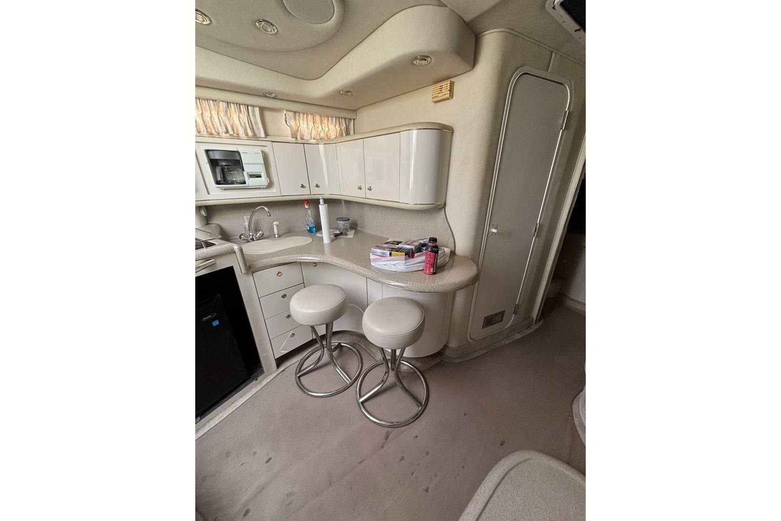 1997 Sea Ray 370 Sundancer