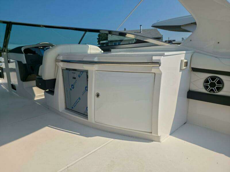 33ft Regal Yacht For Sale