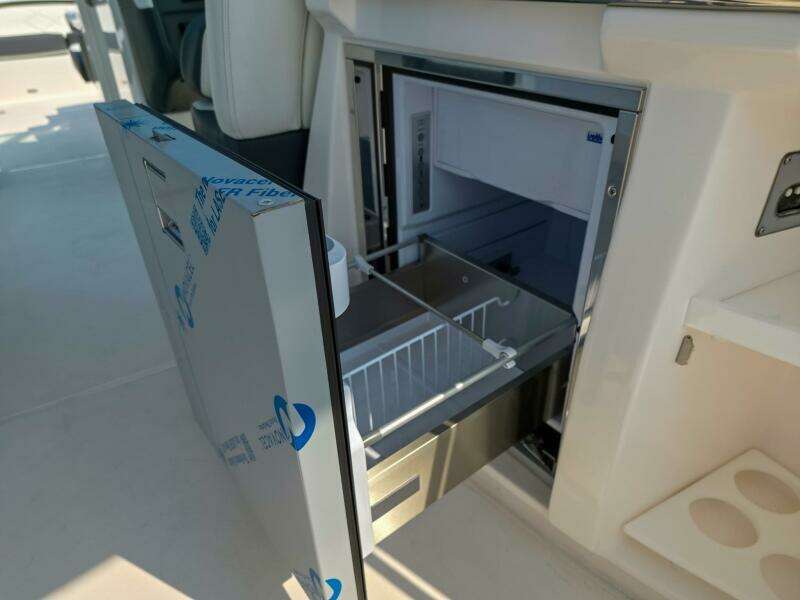 33ft Regal Yacht For Sale