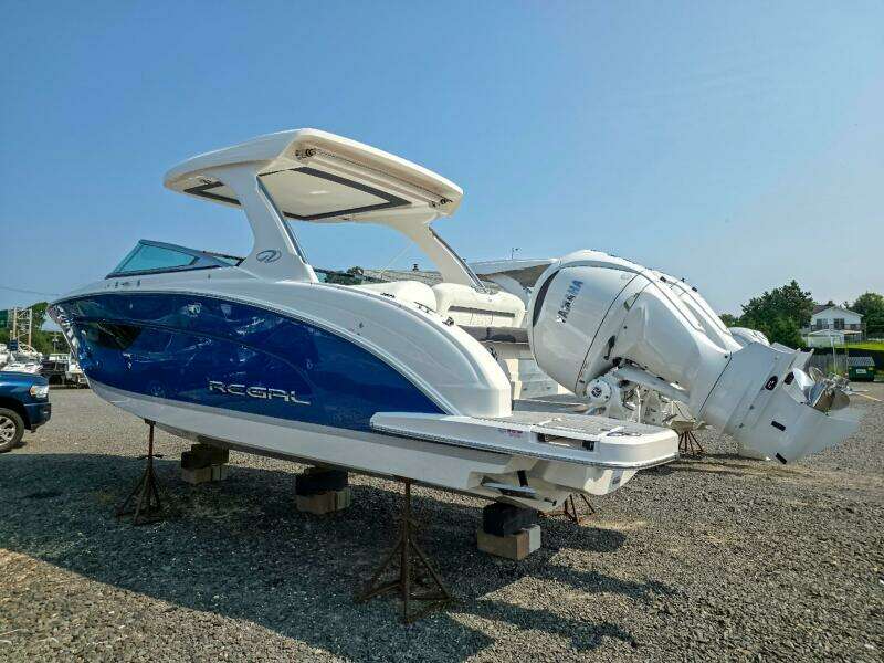 33ft Regal Yacht For Sale