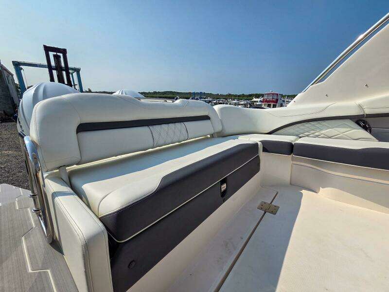 33ft Regal Yacht For Sale