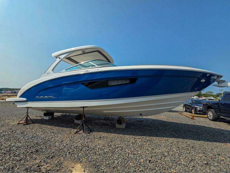 33ft Regal Yacht For Sale