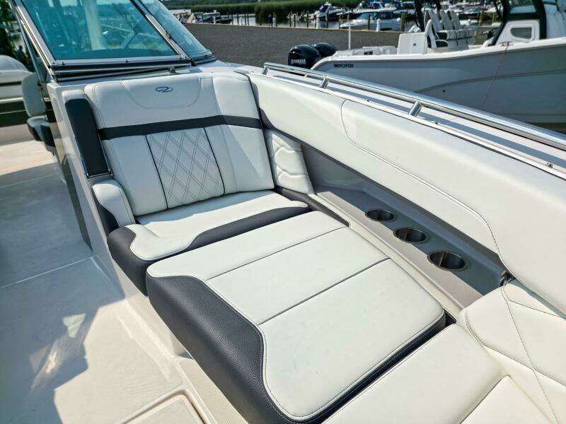 33ft Regal Yacht For Sale