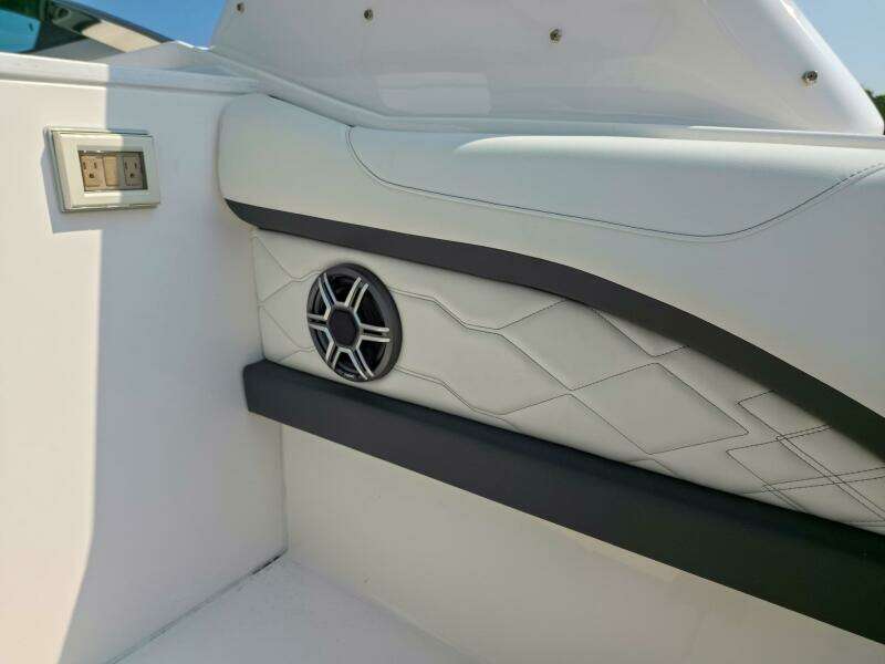 33ft Regal Yacht For Sale