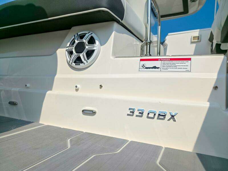 33ft Regal Yacht For Sale
