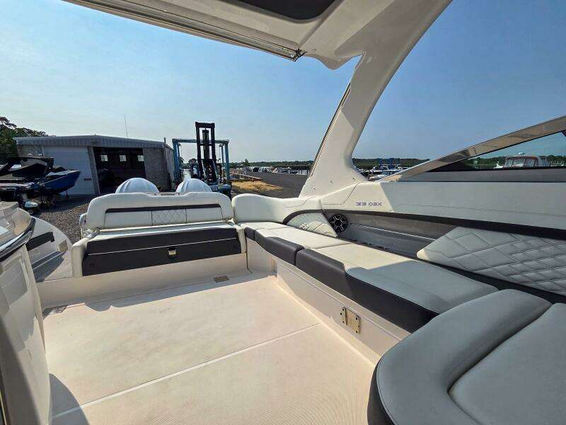 33ft Regal Yacht For Sale