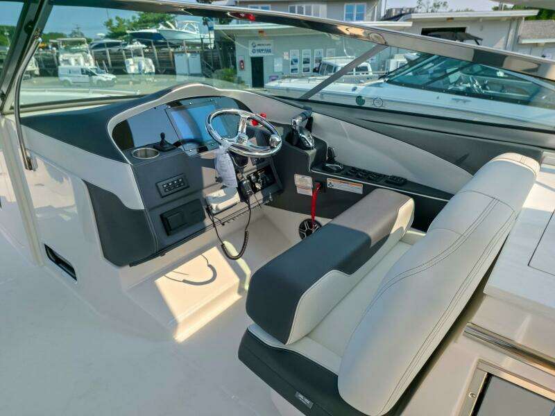 33ft Regal Yacht For Sale