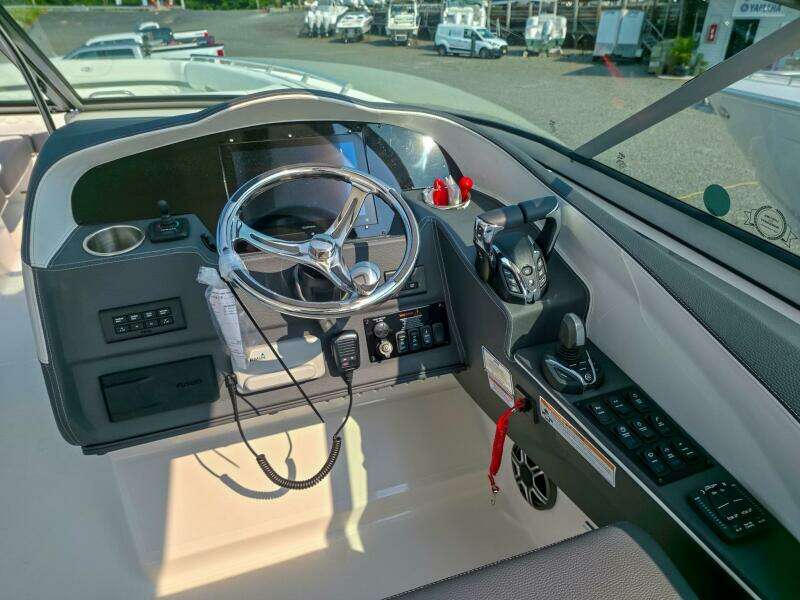 33ft Regal Yacht For Sale