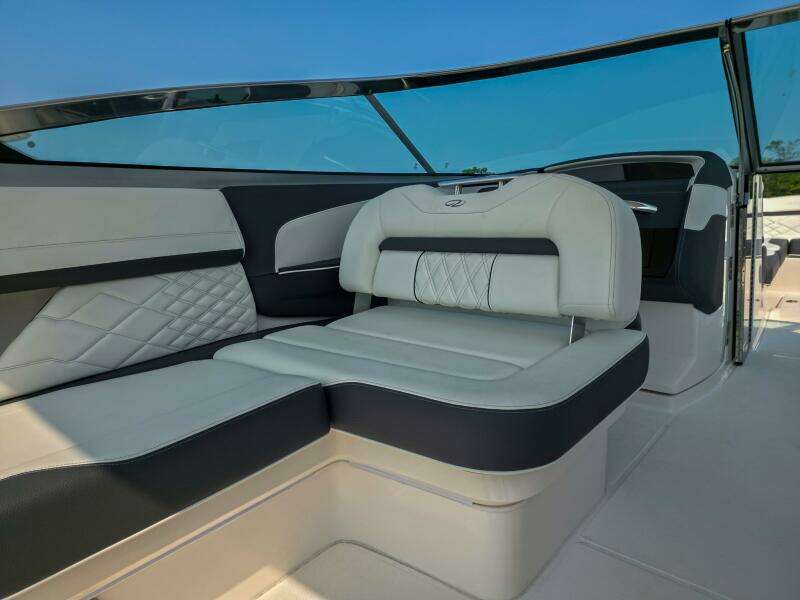33ft Regal Yacht For Sale