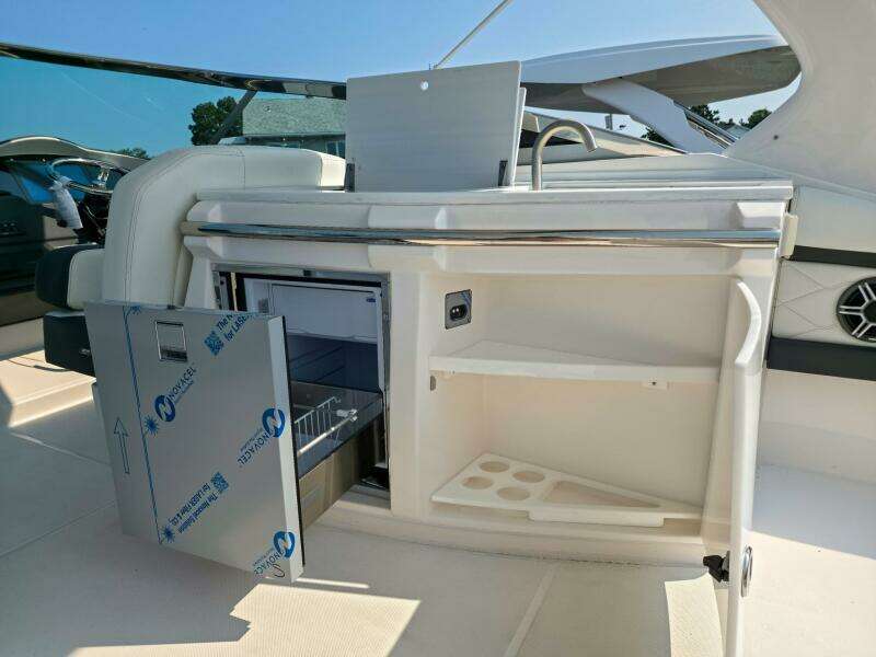 33ft Regal Yacht For Sale